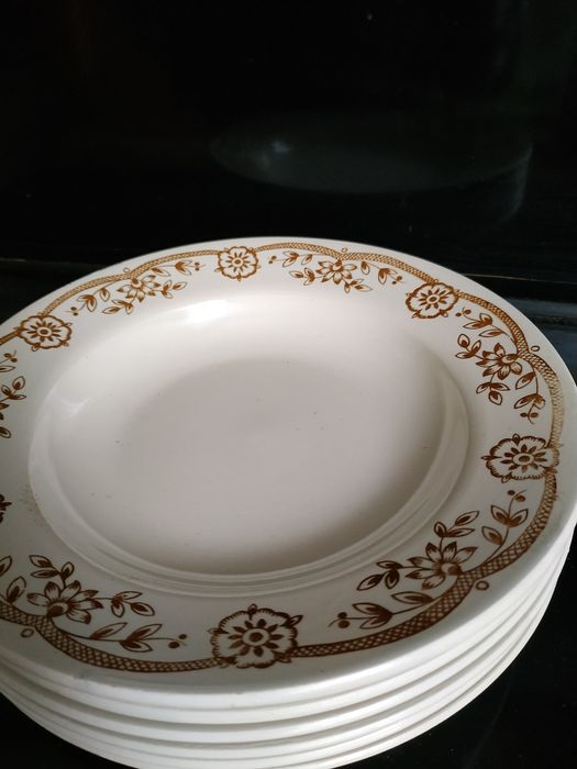 Тарілки Буді 24 см 6 шт нові