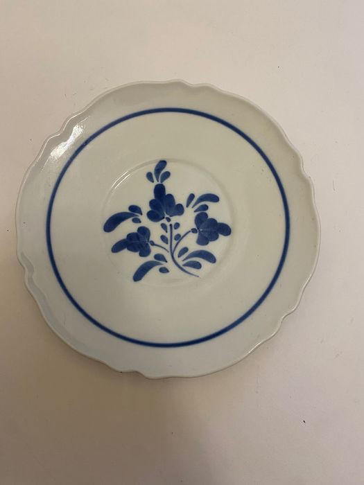 Prato em louça tradicional de Viana do Castelo pintada a mão