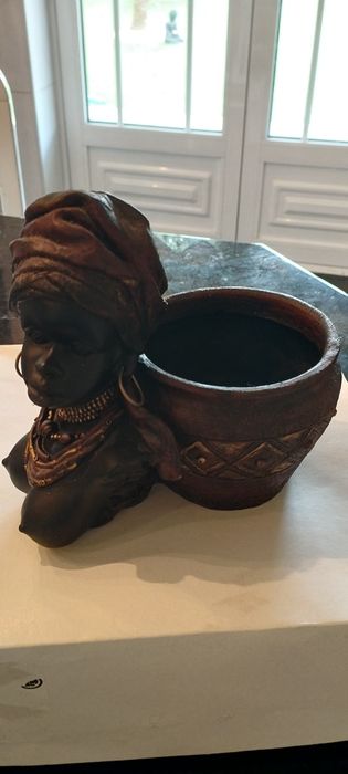 Busto africano em poliresina