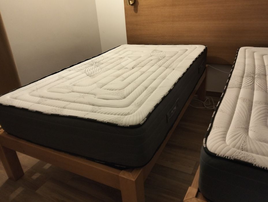 Vendo 2 camas de solteiro