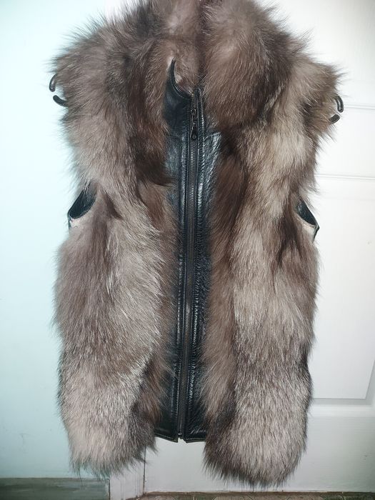 Жилетка чернобурка и кожа