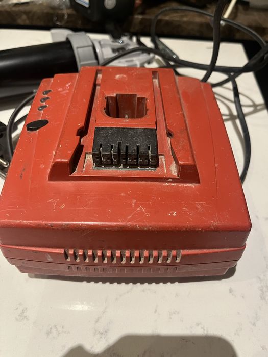 Ladowarka hilti c7/24