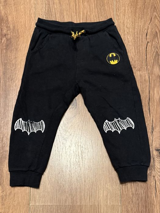 Czarne spodnie dresowe Batman r. 98 dresy Cool Club