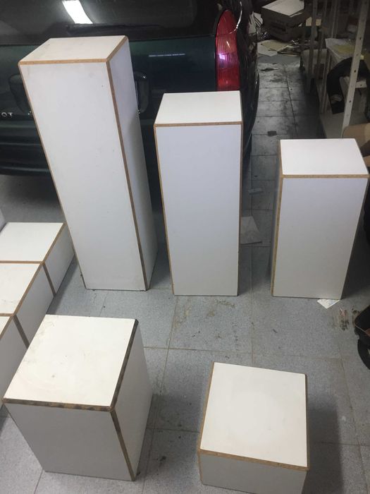 Expositor por módulos em aglomerado lacado a branco