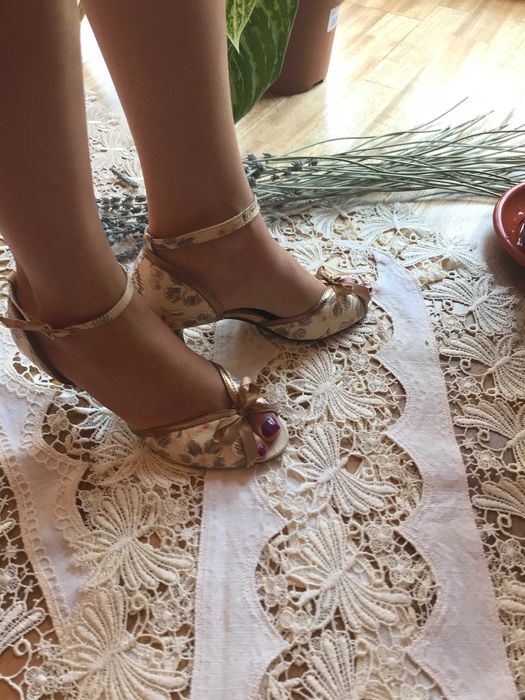 Sapatos Creme e Dourados/Padrão Floral (Casamento e Festas) TAM 36/37