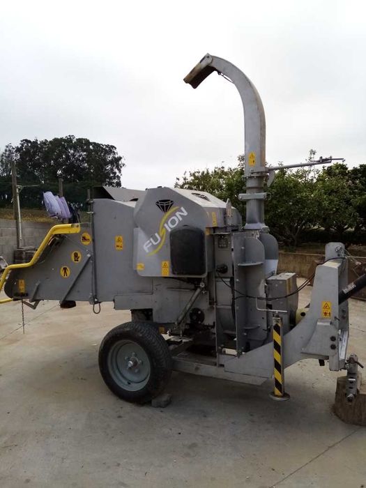 Triturador de madeiras e arbustos