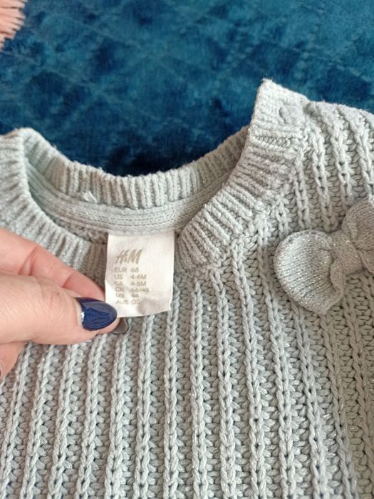 Sweterek z srebrną nitką H&M rozm 68