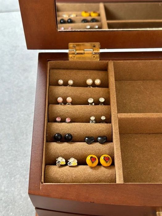 Zestaw 10 nowych par kolczyków na sztyft Bijou Brigitte Cropp House