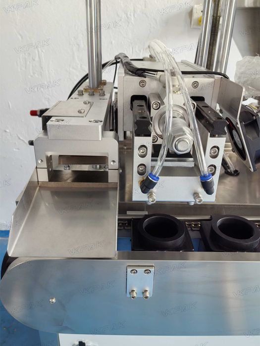 Máquina de enchimento e selagem de tubos plásticos para cosméticos