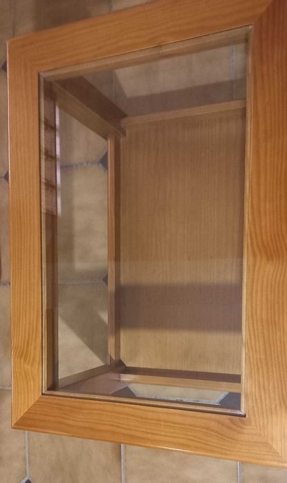 Mesa de centro com vidro em muito bom estado