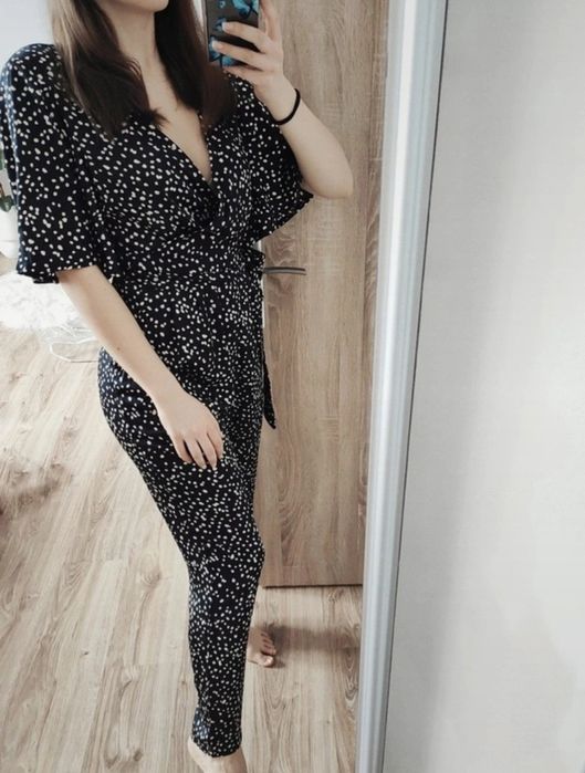 Elegancki granatowy kombinezon na komunię chrzciny czy wesele