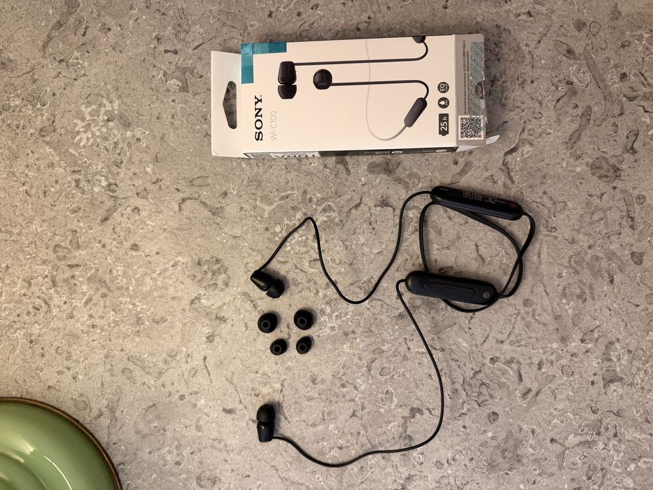 Sprzedam sluchawki douszne Sony WI-C100. Nowe- gwarancja