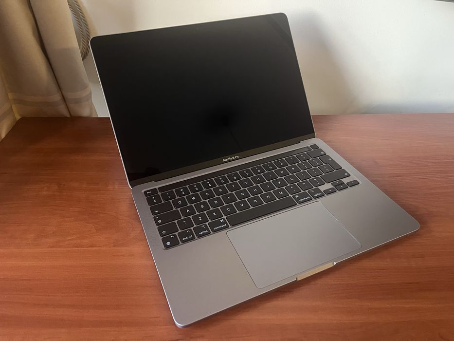 MacBook Pro 13, Apple M1, 16GB RAM, 512 GB SSD, tylko 40 cykli baterii, kolor: Space Gray