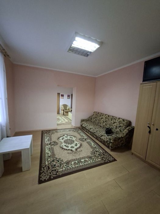 Продаж двокімнатної квартири,півособняк