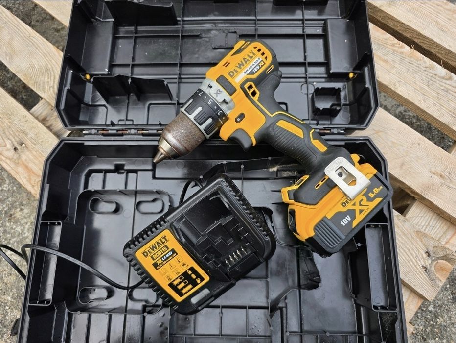 wkrętarka DEWALT DCD791 + AKU 5Ah + ŁADOWARKA

walizka