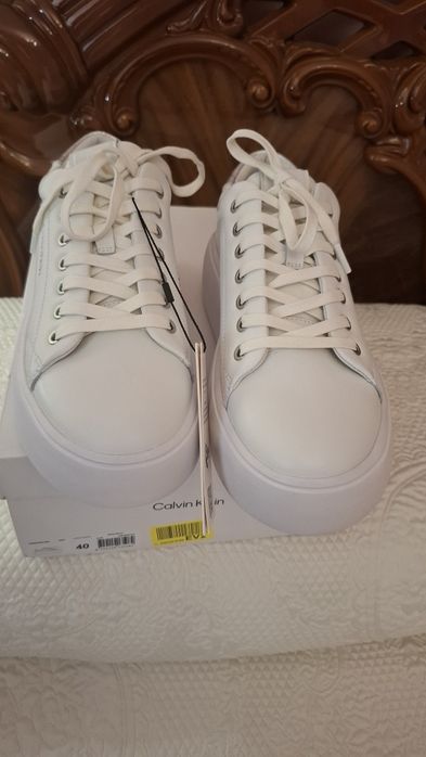 Calvin Klein  bubble cupsule lace up