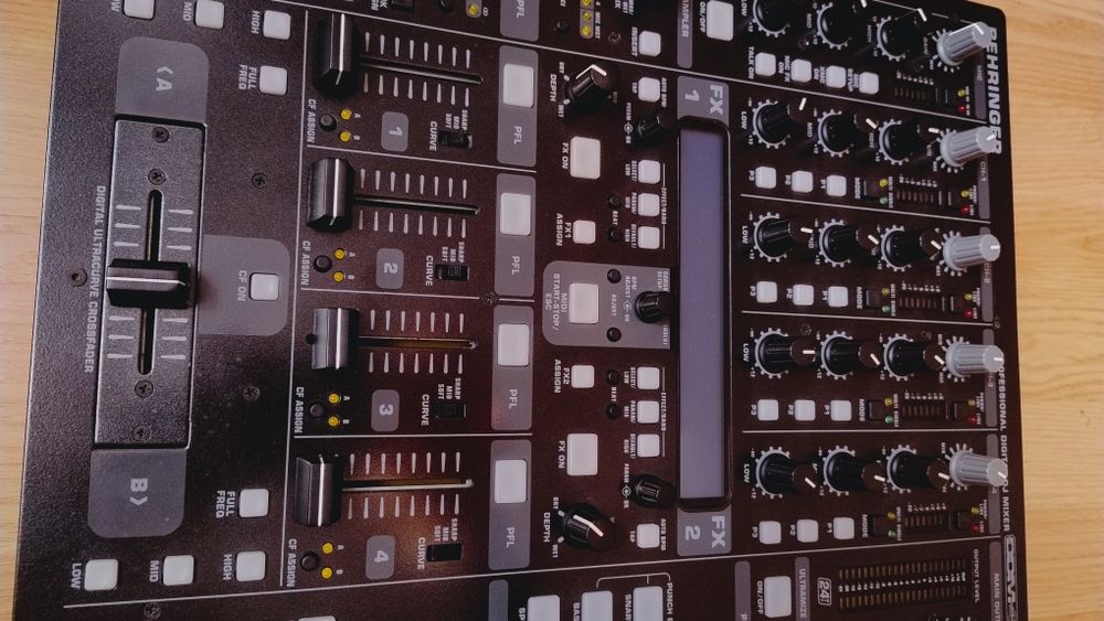 Mikser Behringer ddm 4000 jak nowy