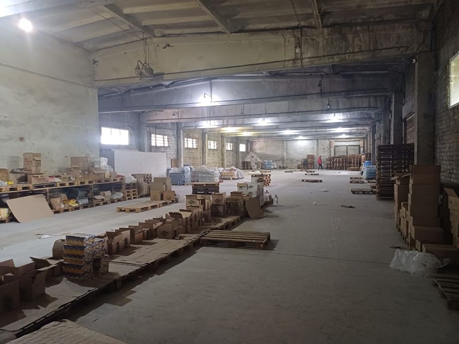 Продаж комерційного приміщення складу площею 2100м.кв