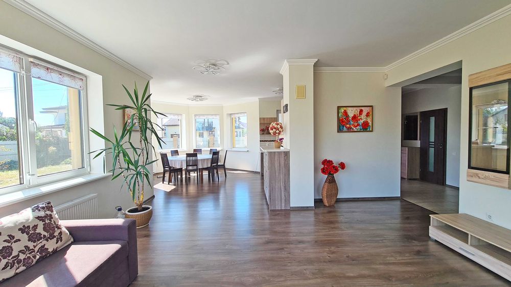 Будинок в с. Погреби  з газом і генератором з сучасним ремонтом