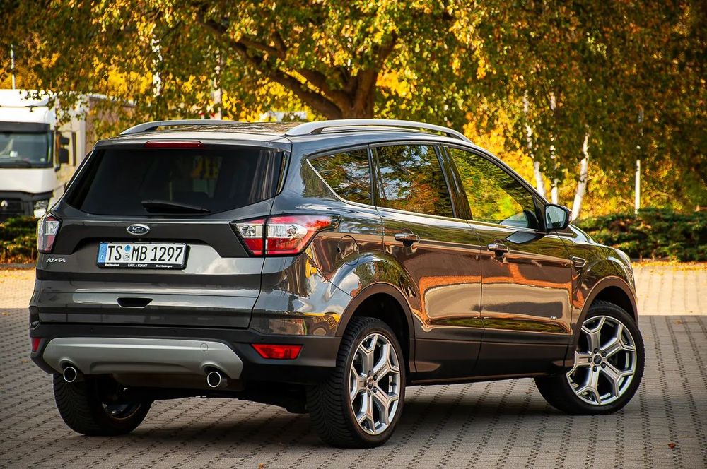 Ford Kuga 180KM LED Kamera AWD 4X4 Łopatki Podgrzewana kierownica i fotele !