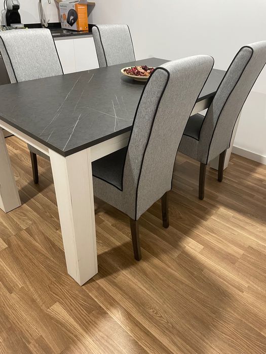 Mesa de jantar extensível + 4 cadeiras