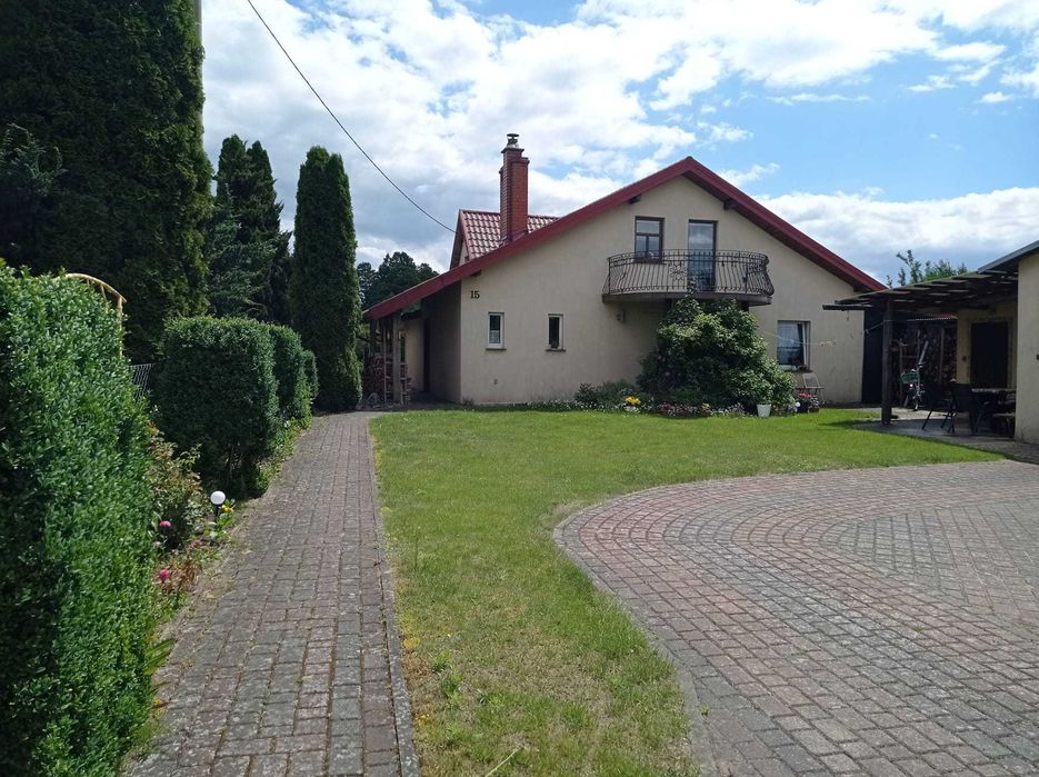 Przestronny Dom z Garażem i Ogrodem