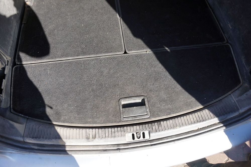 PODŁOGA WYKŁADZINA BAGAŻNIKA TOURAN I 1T  VOLKSWAGEN 2003-2006