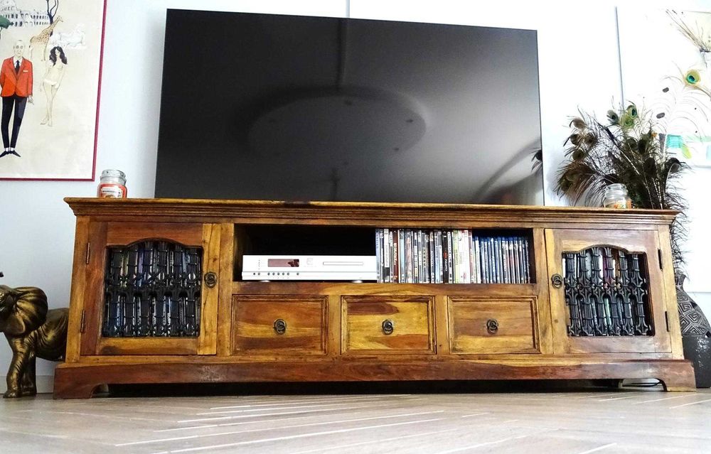 Piękna kolonialna szafka RTV z litego drewna
