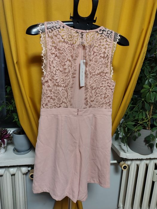 Damski kombinezon z koronką