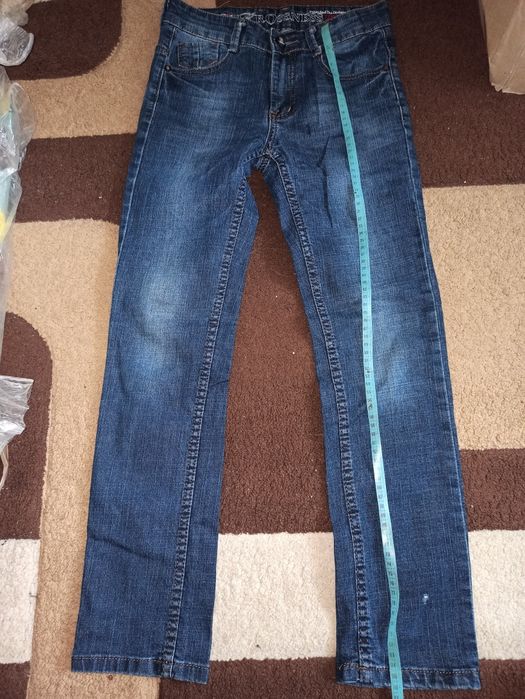 Продам джинсы на мальчика синие в отличном состоянии.