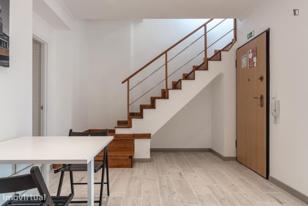 Quarto - localizado em Campolide Lisbon
