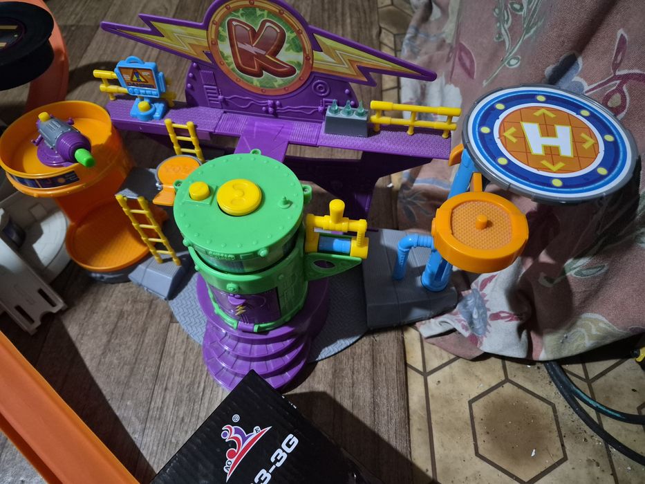 Mega Garaż Hot Wheels i inne