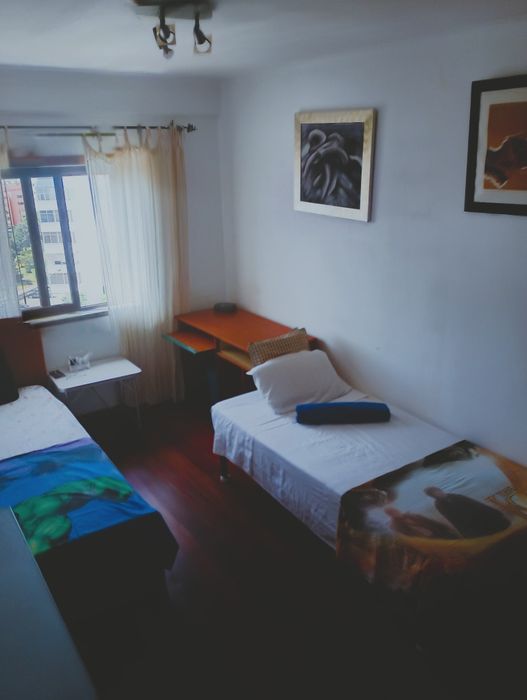 Quarto Excelente Cama individual  Metro Linha Amarela  Odivelas