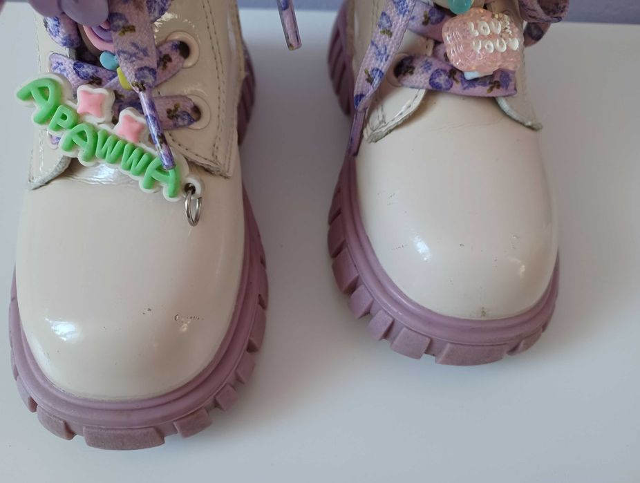 Lakierowane botki dziewczęce