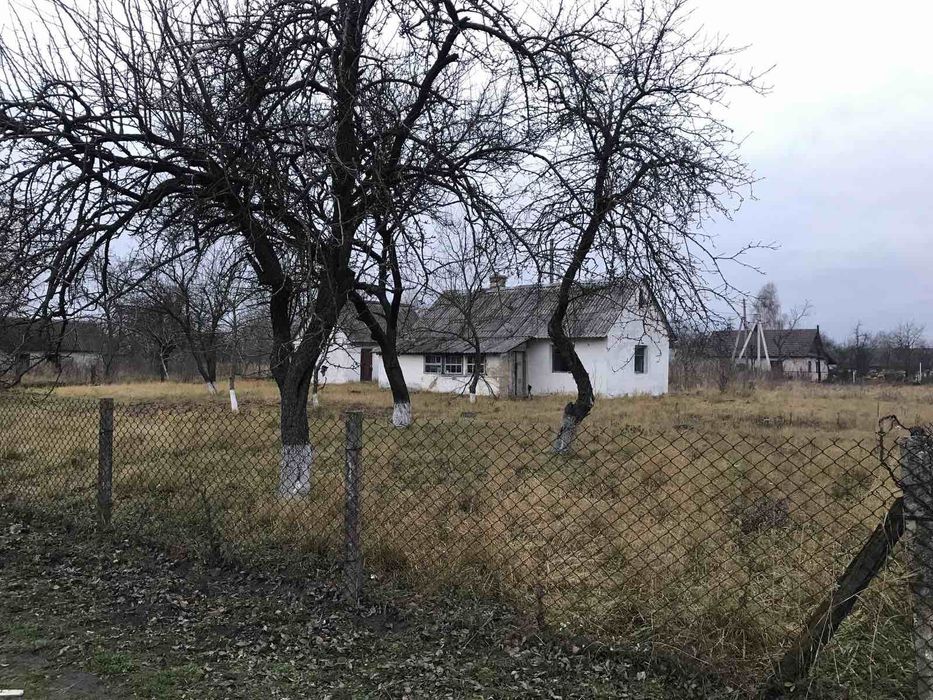 Продам Участок .Смт. Луків вул.Залізнична 26. Площа землі 25 сотих