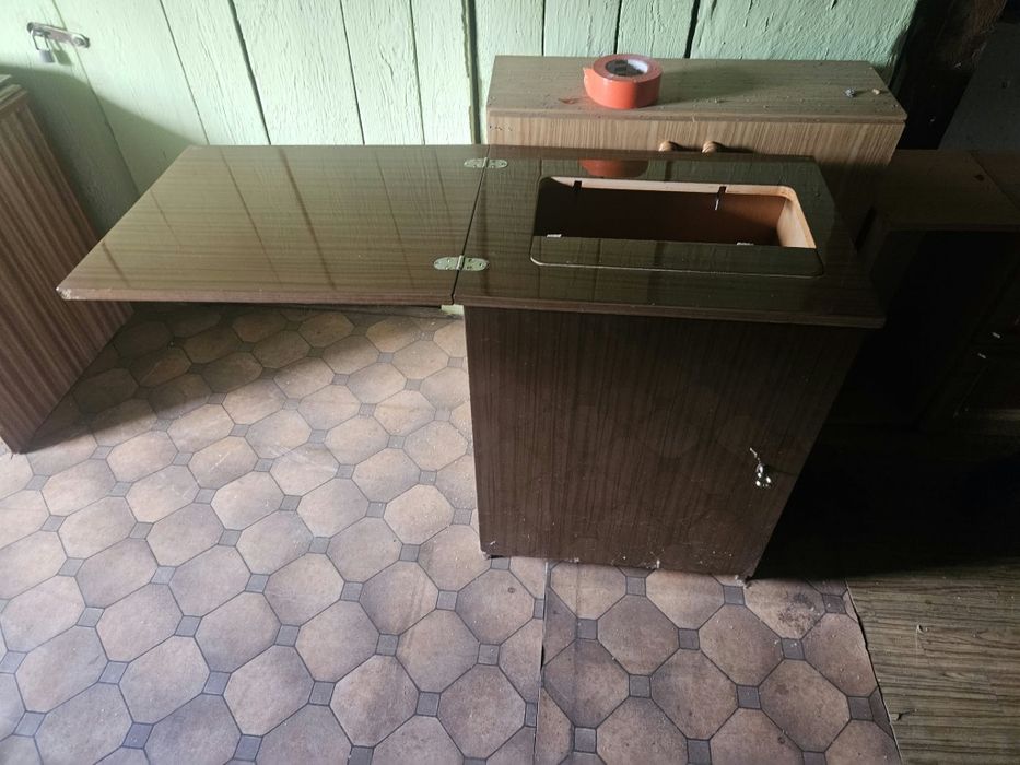 Szafka / Stolik pod maszynę do szycia PRL – Vintage / Retro