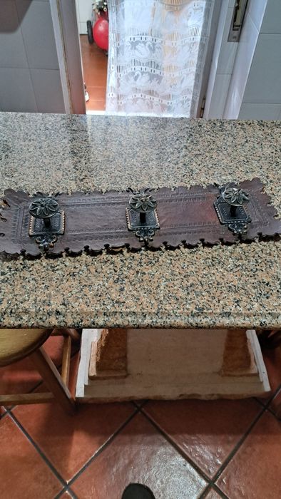 Vendo esse cabide en couro de parede antiga