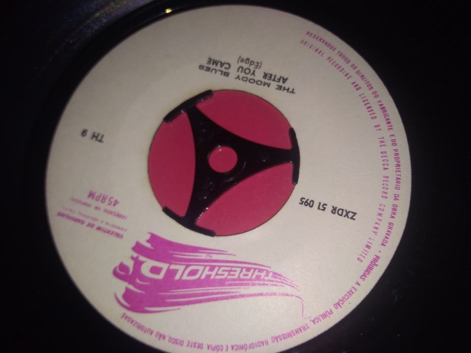 Raro vinil single The Moody Blues – Isn't Life Strange 1972