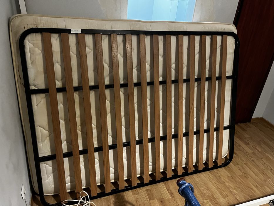Cama de casal segunda mão em bom estado