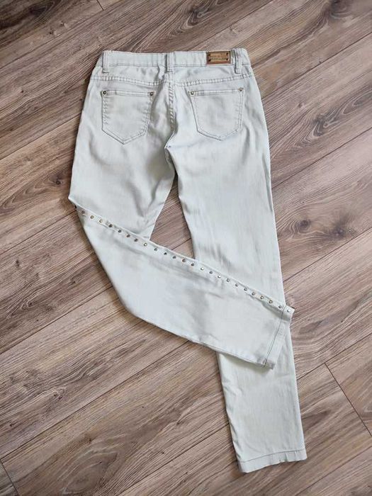 Spodnie jasne Oryginał.Polecam Kolor piaskowy.