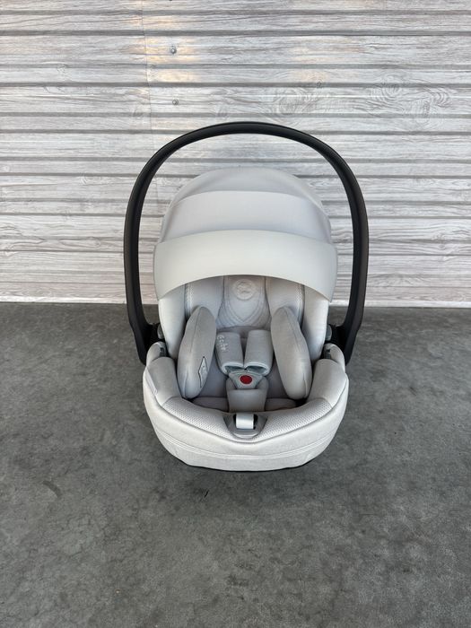 Cybex Cloud T Plus i-Size в кольорі Platinum White/Light Grey
