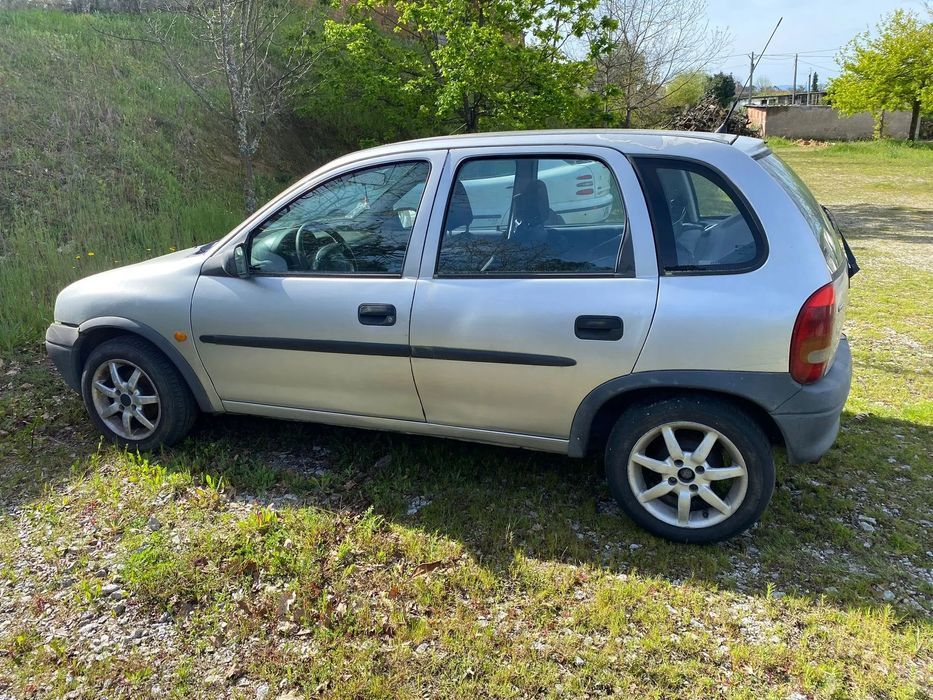 Opel Corsa B para peças