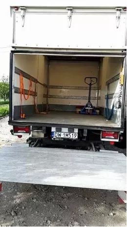 Tanie Przeprowadzki Tani Transport bus z windą Wrocław i nie tylko