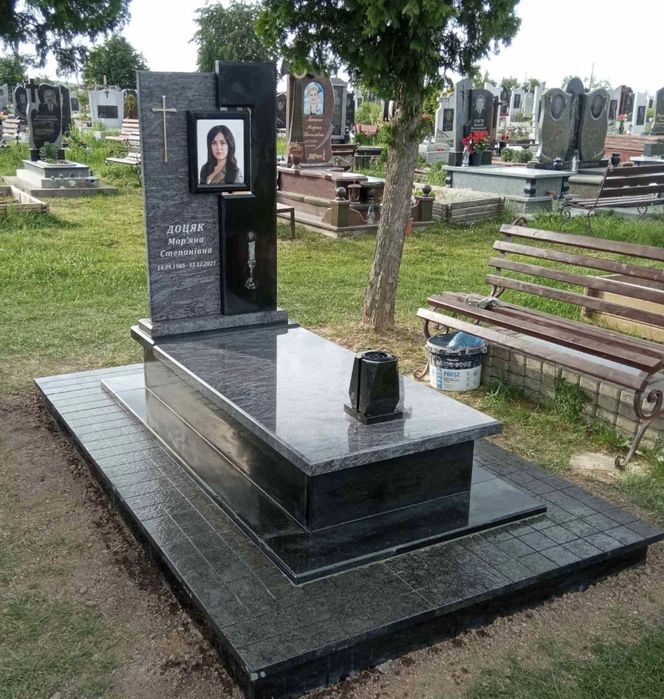 Памятники гранітні