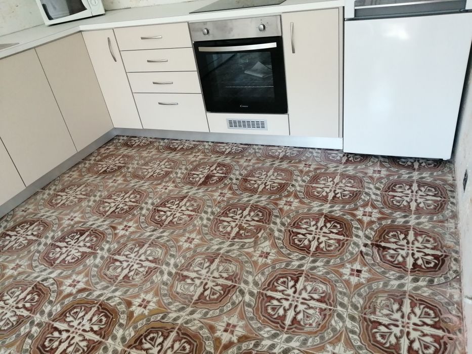 Andar de Moradia T3 c/ garagem na zona do Arrabal