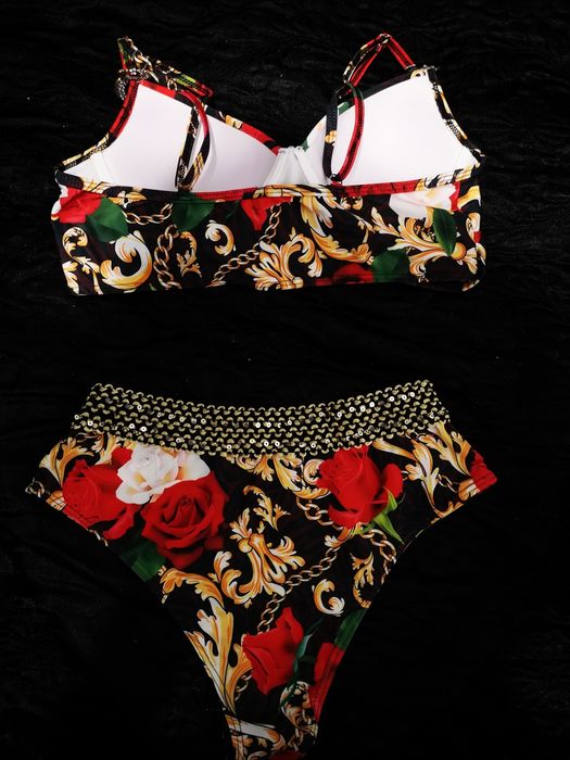 Piękne eleganckie bikini