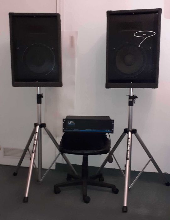 Mixer Mackie ProFX 12, kolumny estradowe 350W, wzmacniacz QSC USA 850.