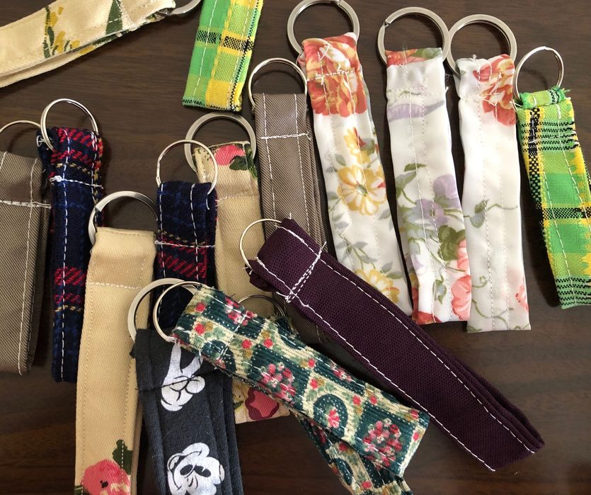 Porta-chaves e Elásticos  para cabelo , tudo feito á mão