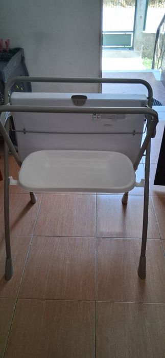 Vendo banheira com muda fraldas
