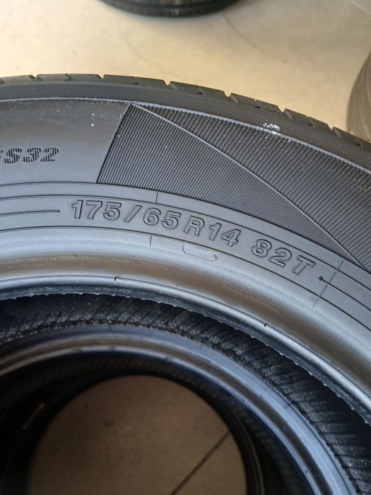 2 pneus 175 65 r14 Yokohama
